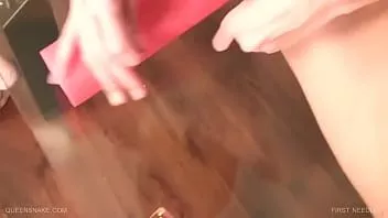 Play Queen snake - extreme bitch sticks needles into her pussy lips to feel an intense orgasm