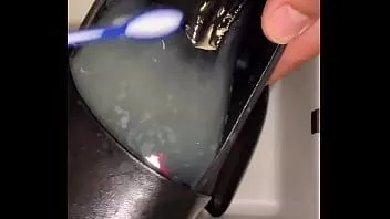 Reproducir 45 cargas de semen en los zapatos de mi novia - ¡ella los usa!