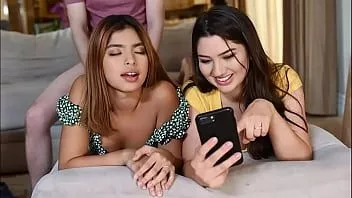 Reproduzir O namorado se oferece para pagar o aluguel de um amigo, mas apenas se ela se tornar totalmente disponível para ele - alyx star, hazel heart