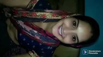 Reproducir El repartidor de pizza encontró a una chica caliente india sola y la folló.