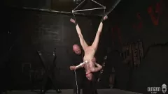 play Sesiunea BDSM suspansă îl lasă pe Olivia suspendată și mulțumită