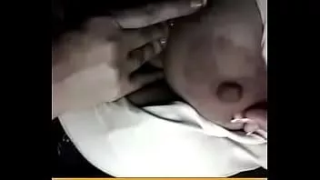 Putar Senang mengobrol dengan teman dada besar saya