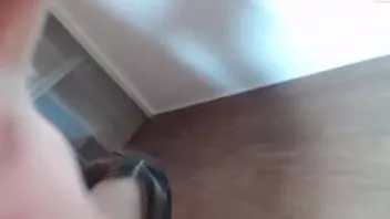play Brunette cantik masturbasi dengan dildo