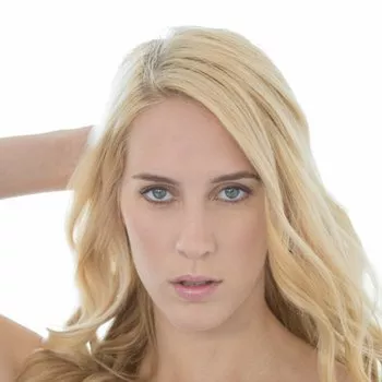 Porno Yıldızı Cadence Lux